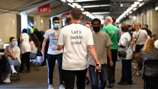 Кампанията по ваксиниране срещу коронавирус във Великобритания е спасила 14