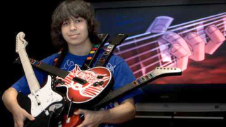 Момче напусна училище за да се посвети изцяло на Guitar Hero