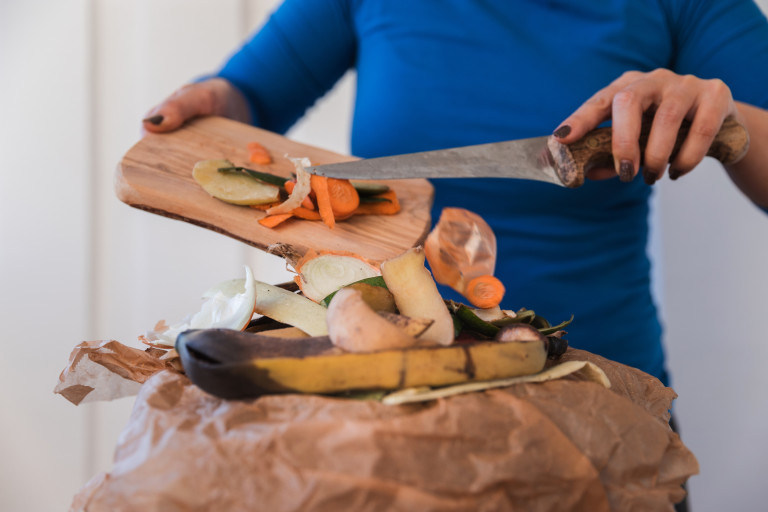 Или непосредствено в компоста