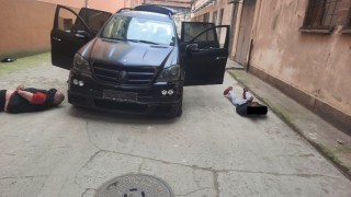 Дрогиран шофьор се заби в затвора в Бургас при гонка с полицията
