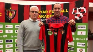 Кукоч продължава с головете, но и със специалните си номера