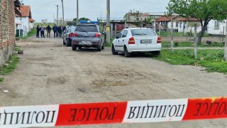 Двама души пострадаха тежко при масов бой в ромската махала