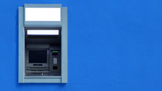 Иноватори се опитаха да разбият банкомат с кирка в Кърджали