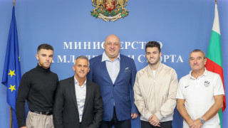 Министър Кралев се срещна с националите по спортна гимнастика