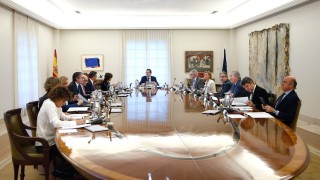 Испанското правителство започна извънредно заседание за Каталуния