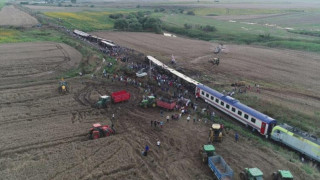 Пътнически влак дерайлира в северозападната турска провинция Текирдаг най малко 10