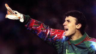 Почина Боби Михайлов