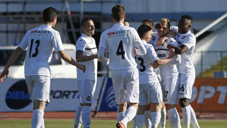 Славия се изправя срещу тима на Стойчо Младенов