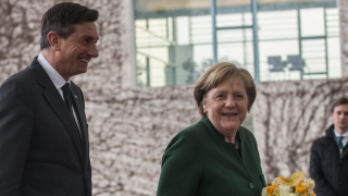 Меркел иска напредък в депортирането на мигранти