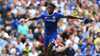 Валенсия се похвали с Миши Батшуай