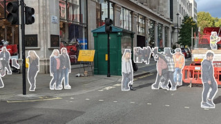 Услугата за триене на обекти от снимки Magic Eraser се