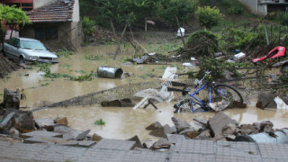 Потопът остави редица населени места без вода