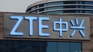 Акциите на ZTE подскочиха, но бъдещето пред компанията все още е неясно