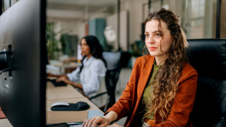 В САЩ AI изяжда по 16 000 работни места на месец: поколението Z е под прицел