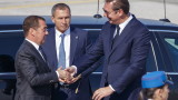  Медведев се радва на боен церемониал в Белград 