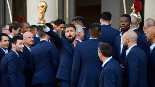 Оливие Жиру не пропусна да се пошегува с англичаните