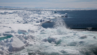 В Qikiqtarjuaq живеят малко повече от 500 души и всички