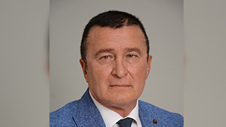 Атанас Атанасов е от Балчик на 51 години Завършил е