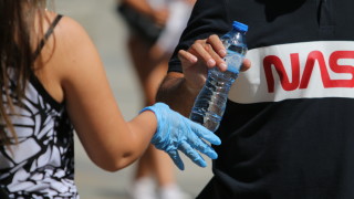 Раздават минерална вода в София заради горещото време Гражданите могат
