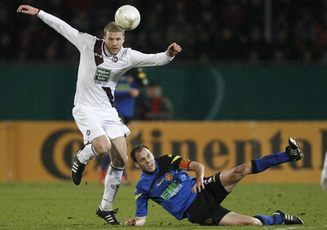 Конкурент на Мицански се преби, падайки от череша