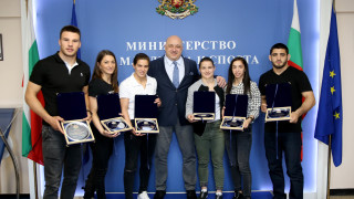 Министърът на спорта Красен Кралев пожела на Биляна Дудова да