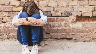 Младежите настанени в приемни семейства често стават жертва на подигравки