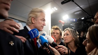 Нидерландският крайнодесен лидер Герт Вилдерс съобщава за нередности на изборите
