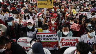 Военната хунта на Мианмар е издала заповеди за арест срещу