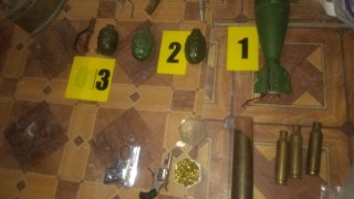 Откриха незаконен боен арсенал във вила край Варна