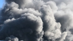 Голям пожар бушува в индустриалната зона в Бургас