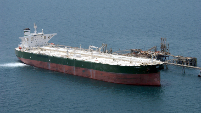 Първият танкер с американски петрол пристигна в Европа