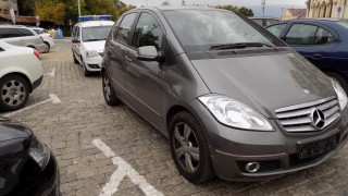 Два автомобила с които е извършван нерегламентиран превоз на пътници