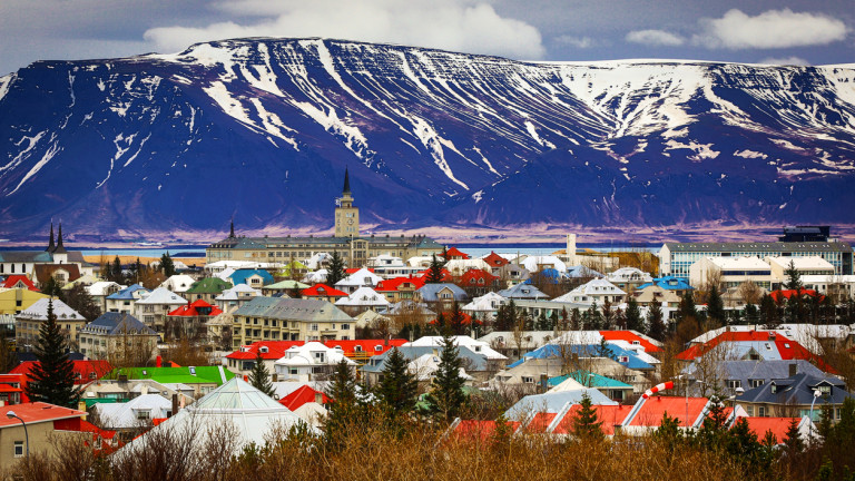 Туристите буквално заливат Исландия. Как ще се справи тя?