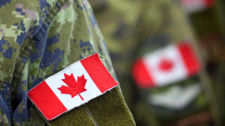 Най малко трима служители на военна полиция са били принудени да