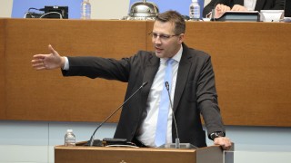 Скандал между парламентарните групи на Възраждане и ДПС Ново начало в