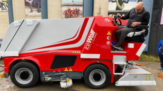 Национална спортна база ЕАД купи нова съвременна машина за подготовка