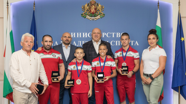 Министър Кралев награди медалистите от Световното първенство по ММА