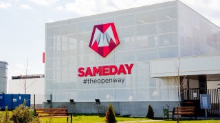 Куриерската компания Sameday обяви че започва да доставя не само