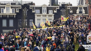 Няколко хиляди демонстранти взеха участие срещу строгите ограничения в Нидерландия