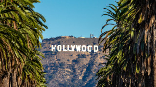 Не всеки ден виждаме холивудски звезди да даряват а когато