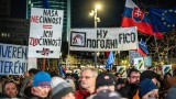 Хиляди словаци протестираха срещу проруския курс на Фицо 