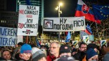 Хиляди словаци протестираха срещу проруския курс на Фицо