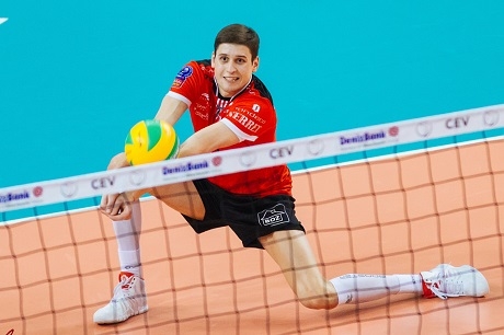 Ники Пенчев остава в шампиона на Полша