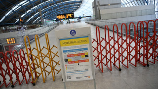 Британските железопътни работници започнаха новата година с едноседмична стачка Те