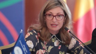 Захариева: ЕС решава през март за преговорите със Скопие и Тирана