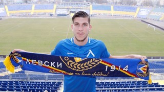 Нидерландският Валвайк благодари на новото попълнение на Левски Стайн Спиерингс