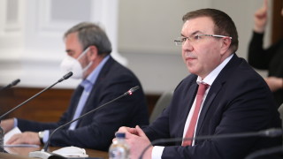 Ангелов чете статистиката: 50% от ваксините са поставени на възрастни хора