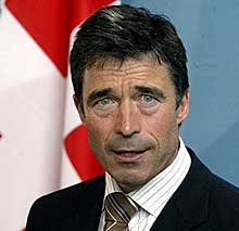 Расмусен призова за диалог между културите