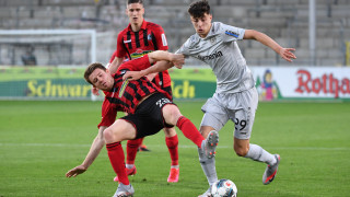 Футболът продължава да се завръща ударно след паузата причинена от