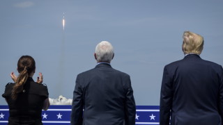 Президентът на САЩ Доналд Тръмп пристигна в космическия център Кенеди
